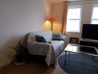 2 Bed - Sleeps 4 - Free Parking - 2