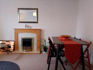 2 Bed - Sleeps 4 - Free Parking - 3