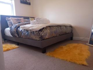 2 Bed - Sleeps 4 - Free Parking - 9