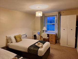 2 Bed - Sleeps 4 - Free Parking - 0