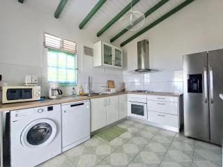 Location spacieuse à Deshaies avec vue sur la mer et montagne - 4