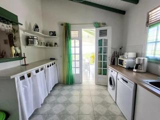 Location spacieuse à Deshaies avec vue sur la mer et montagne - 1