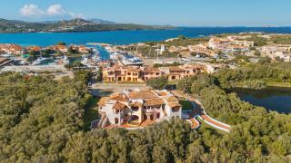 Residence with private beach in Marinella - 1