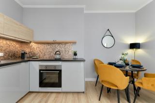 Elegant Apartment in Gdansk Center with Parking and Access to Viewing Terrace by Noclegi Renters - 3