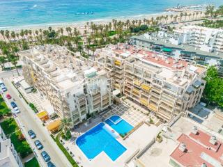 UHC Novelty Family Complex Superior - 9