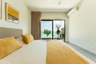 Exclusive beachfront duplex with lagoon view - 3