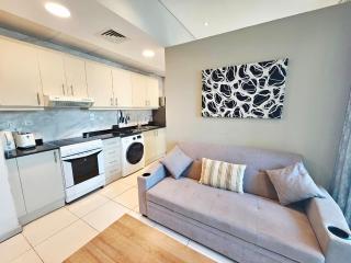 SUNRISE HOMES - Near JBR Walk & Beach - Lovely Studio - 6