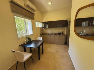 Cozy Getaway One Bed With Balcony On Ben Yehuda Blvd - 0