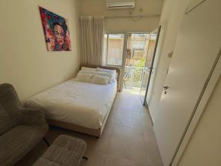 Cozy Getaway One Bed With Balcony On Ben Yehuda Blvd - 3