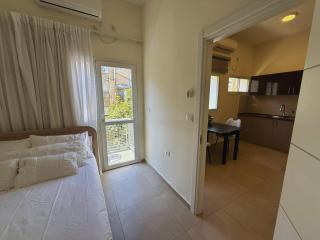 Cozy Getaway One Bed With Balcony On Ben Yehuda Blvd - 1