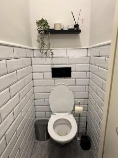 Modern & Chic One Bedroom Adjacent to Betzalel St & Sacher Park - 5