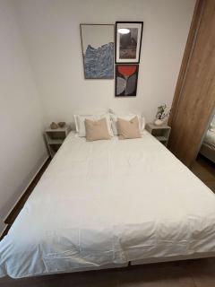 Modern & Chic One Bedroom Adjacent to Betzalel St & Sacher Park - 7