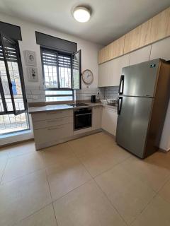 Modern & Chic One Bedroom Adjacent to Betzalel St & Sacher Park - 3