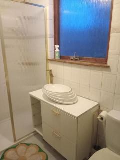 Silverknowes Silver room sleeps 4 with private shower - 8