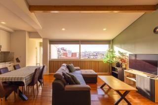 Sunny 2 Bedroom Apartment Balcony & Rooftop Views - 9