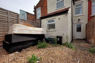 Stylish 4 Bedroom - Family - Contractor -Parking -WiFi -Sleeps 5 - CLARK PROPERTY ESTATES - 7