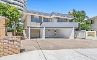 Sunny, Stylish Island Stay Minutes from Surfers - 4