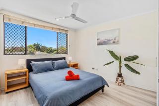 Sunny, Stylish Island Stay Minutes from Surfers - 1