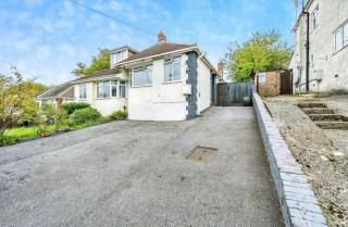 Peaceful location with FREE parking for 2 cars - hosts up to 4- business or leisure stays, inc hot-tub-Netflix-complimentary breakfast - 8