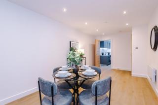 Leeds City Centre Sleek City Stay 2 Bed & Parking - 1