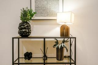 Sleek City Stay 2 Bed Apt Free Parking and Terrace - 3