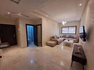 Perfect Location! Train Station & Corniche Nearby - 1