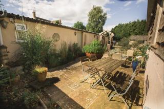 The Organic Cotswolds Cowshed - 9