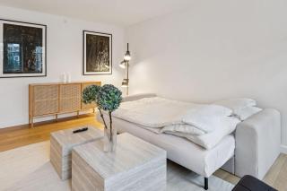 Bright Central Apartment with Balcony - 6