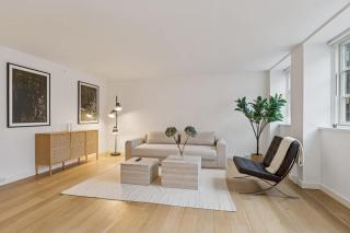 Bright Central Apartment with Balcony - 8