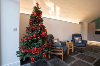 New 4 Bedroom Home at Waterhead Range by LetMeStay - 0