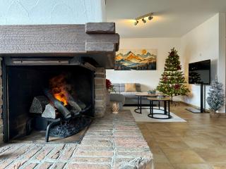 Apartment with Balcony & Mountain View - 8