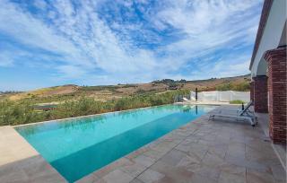 Cozy Home In Rodi Milici With Wifi - 1