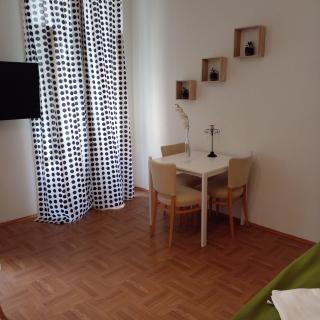 Perfect 1BR Apt for Longstays, Located Nicely - 5