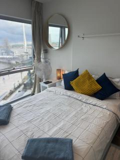Stylish & Spacious 2BR 2BA, 02 Greenwich - 0