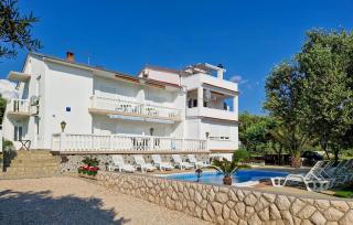 Beautiful Apartment In Rab - 0