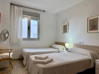 Large Apartment with Sea Views - 3