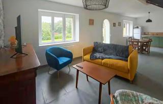 2 Bedroom Beautiful Home In Rospez - 9