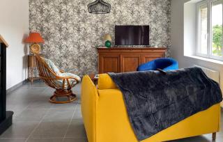 2 Bedroom Beautiful Home In Rospez - 8