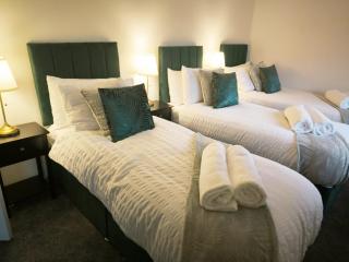 Bright 2 BDR in Colchester - Sleeps up to 6 Guests - Parking - WiFi - Business - Contractors - Families - Long Term Stays - 5
