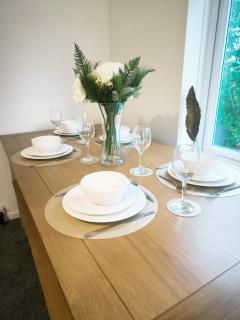 Bright 2 BDR in Colchester - Sleeps up to 6 Guests - Parking - WiFi - Business - Contractors - Families - Long Term Stays - 7