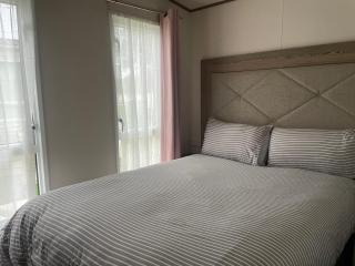 Lovely 3 Bedroom Caravan in South Cerney - 0