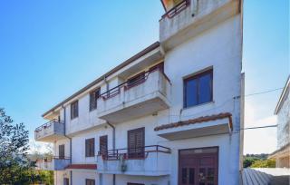 1 Bedroom Amazing Apartment In Briatico - 4