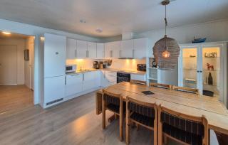 Awesome Apartment In Finnås With House Sea View - 7