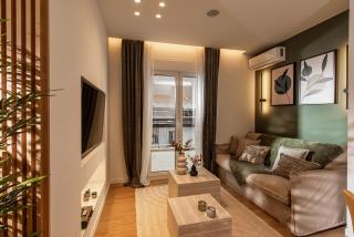 Vik18 - 2BR Flat with Balcony, Near Metro - 6