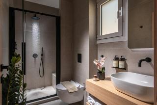Vik18 - 2BR Flat with Balcony, Near Metro - 4
