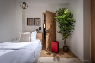 Vik18 - 2BR Flat with Balcony, Near Metro - 2