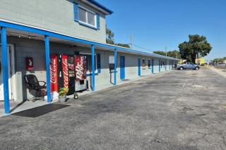 Base Motel By OYO South Tampa - 8