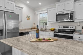 Sunny Retreat-Near Beach-Pickleball-Heated Pool! - 7