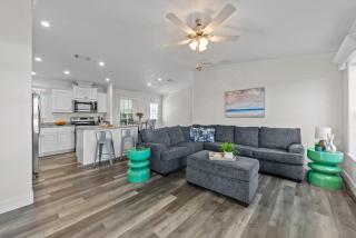 Sunny Retreat-Near Beach-Pickleball-Heated Pool! - 8