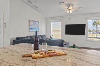 Sunny Retreat-Near Beach-Pickleball-Heated Pool! - 1